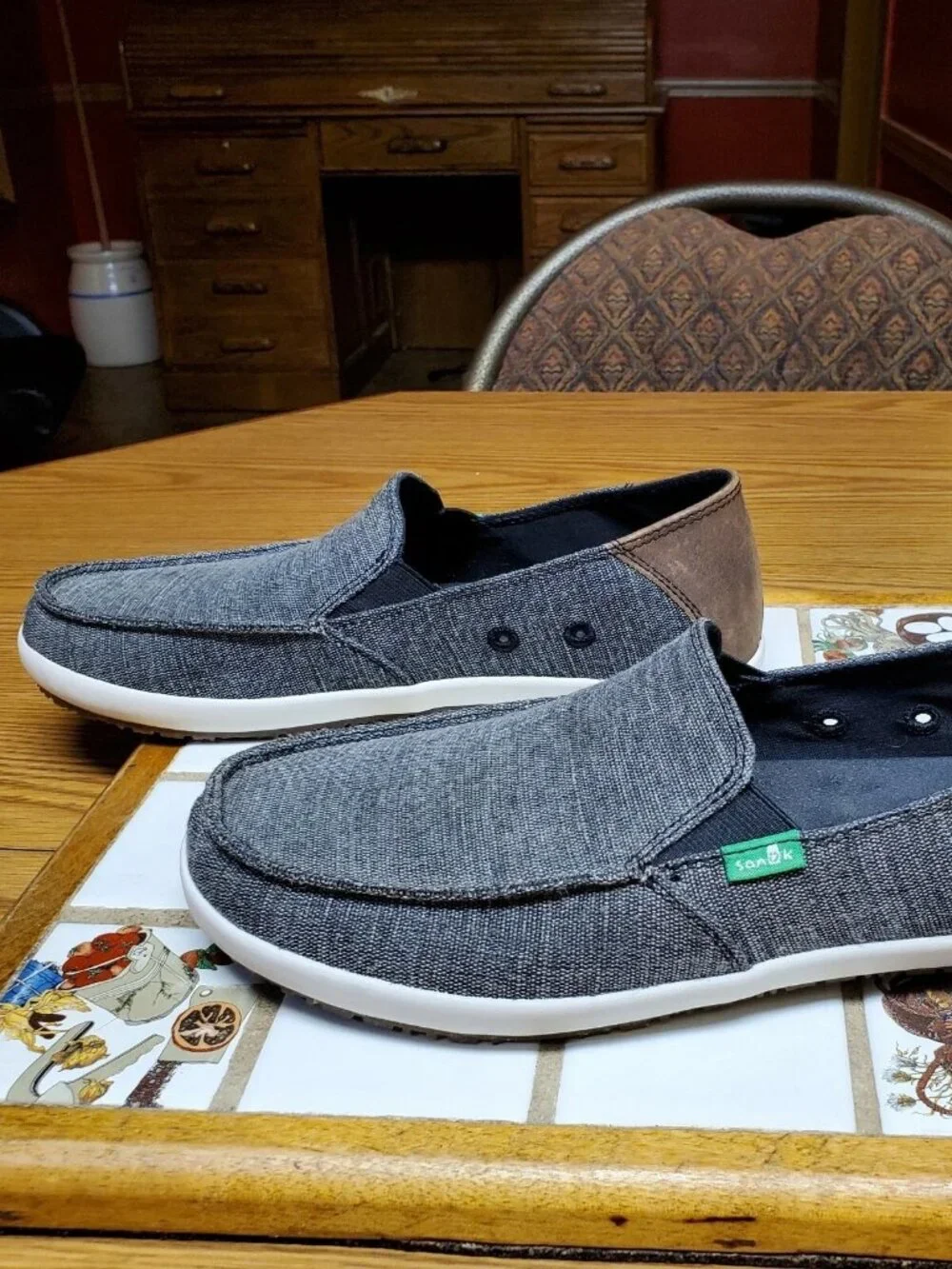 NWT Sanuk Casa Slip On Gray w/Brown Heel Mens Size 7 (S6)